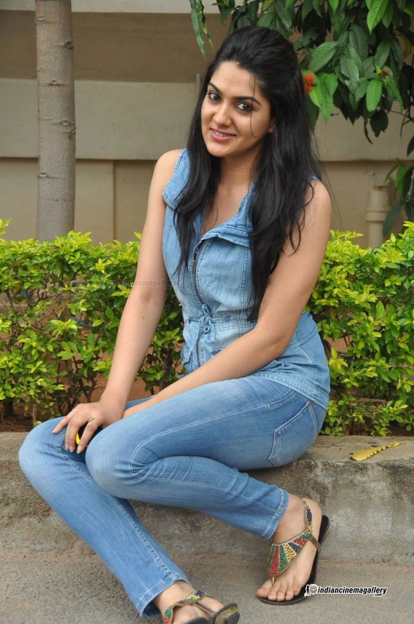 Sakshi-Chowdary--(14)418