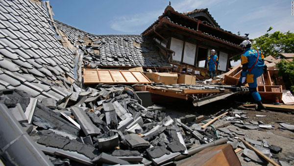 160415110359-11-japan-earthquake-0415-super-169