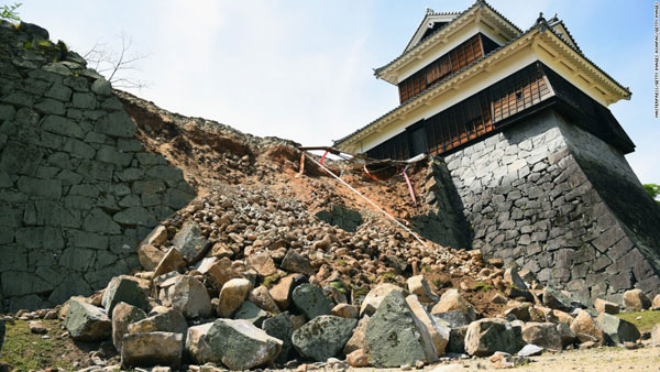 160415141515-gettyimages-521253376-1japan-quake-super-169