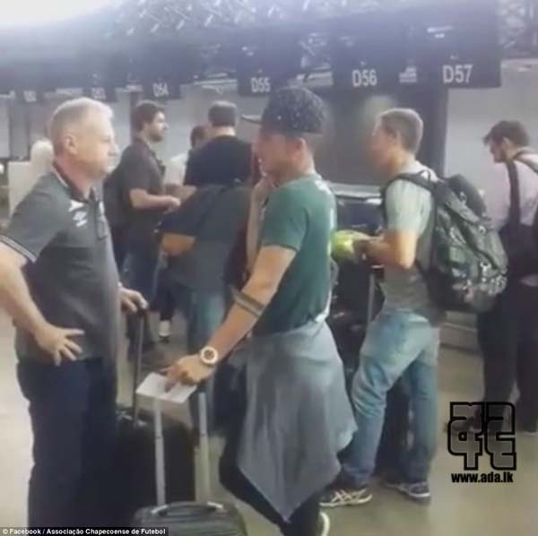 3AD8301600000578-3980974-A_video_published_on_the_Chapecoense_Facebook_page_showed_team_m-a-29_1480408090638
