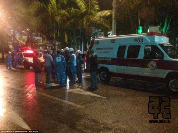 3AD83FEC00000578-3980974-Ambulances_ferrying_survivors_to_hospital_can_only_get_to_within-a-33_1480408090934