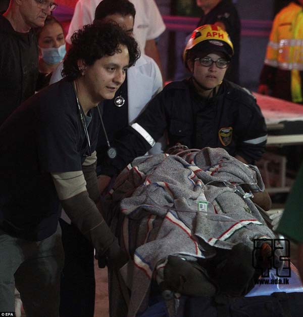 3AD8729500000578-3980974-Medical_staff_from_the_San_Juan_de_Dios_hospital_transfer_27_yea-a-37_1480408091100
