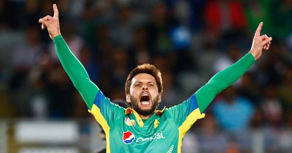 Shahid-Afridi-of-Pakistan-celebrates-his-wicket