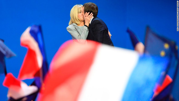 170424130017-04-emmanuel-macron-brigitte-trogneux-exlarge-169