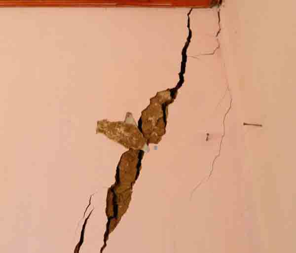 Cracked land and houses (5)