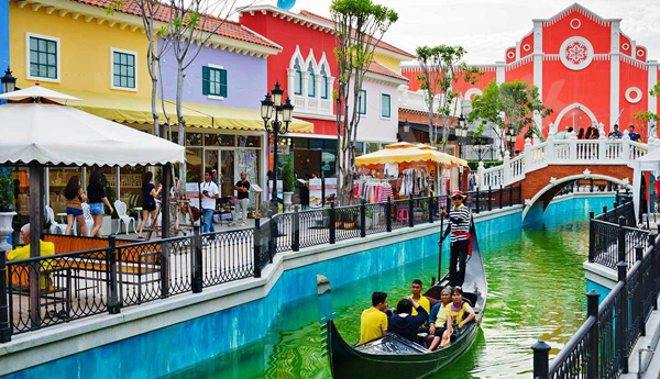 GONDOLA  BOAT TOUR