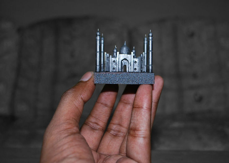 Amazing-Miniature-Taj-Mahal-Graphite-Sculpture-02