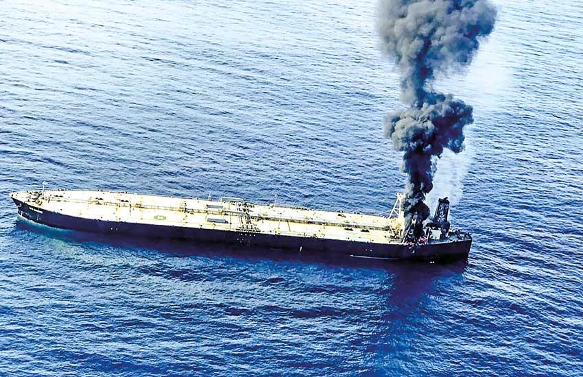 Kilometre-long slick left by burning oil tanker off Sri Lanka