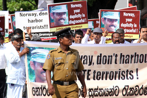 Video: Handover the LTTE cadres - Caption Story | Daily Mirror