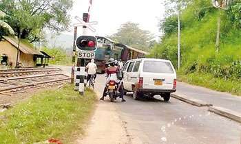 Rs 25 000 Fine For Violating Level Crossing Signals Breaking News Daily Mirror