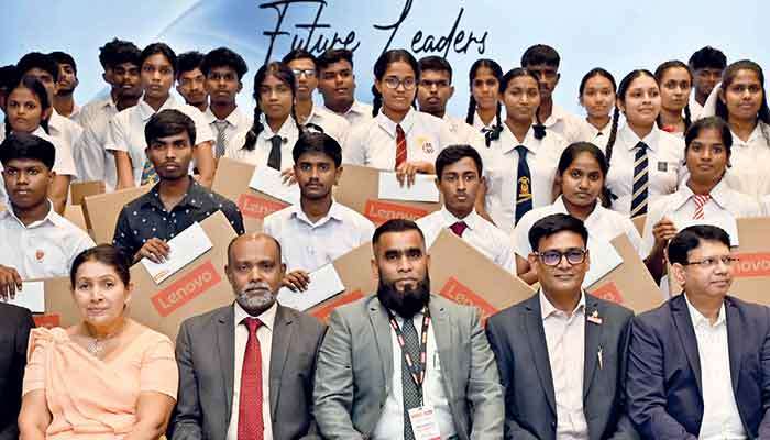 Laptop.lk empowers Sri Lanka’s top A/L students  with Lenovo laptops at national recognition ceremony