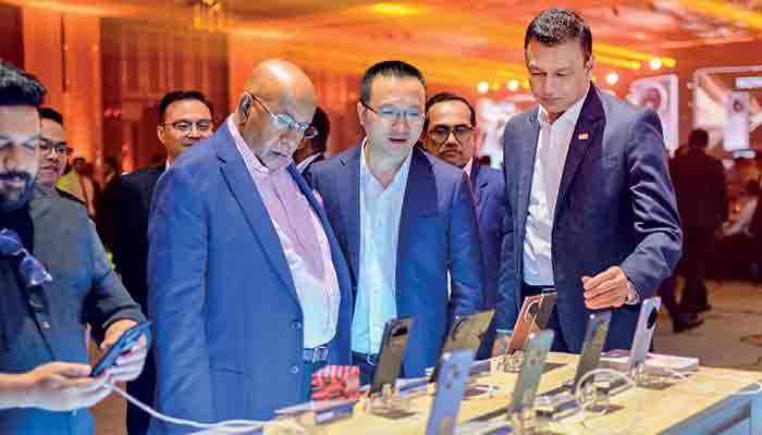 Singer unveils Honor Magic V5, redefining foldable flagship smartphones