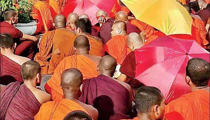 Sangha at crossroads: reform or decomposition?