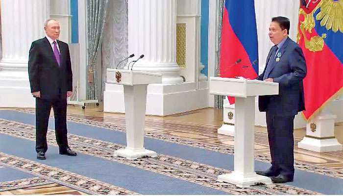 Dr. Saman Weerasinghe receives Russia’s prestigious “Order of Friendship”