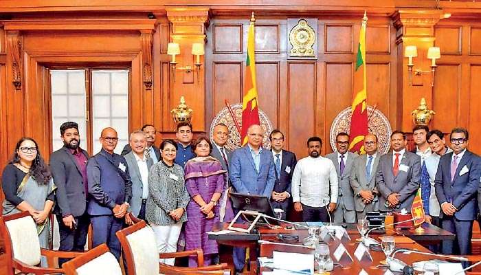 President assures Indian businesses no more unpleasant experiences of corruption in investments