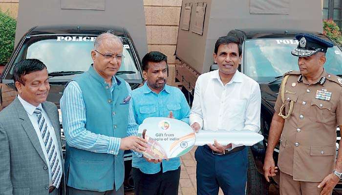 DIMO facilitates delivery of 134 TATA Xenon Yodha cabs to Sri Lanka Police