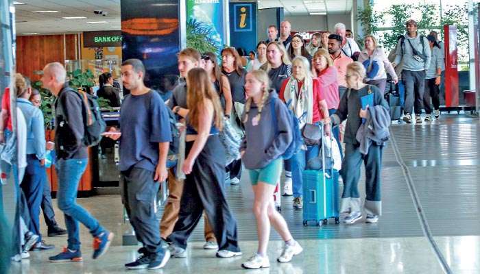 SL crosses 2.3 m tourist arrivals
