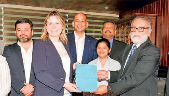 Maersk Line strengthens ties with SLPA terminals with three-year deal