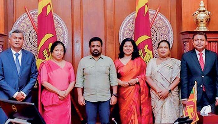 President instructs new Envoys to boost FDI, FTAs