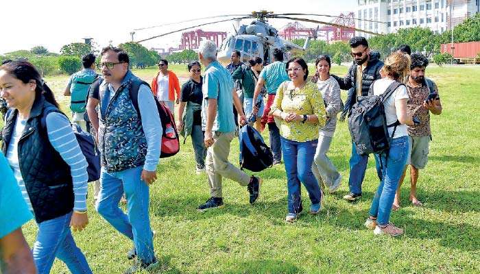 Tourists stranded in Nuwara Eliya airlifted to safety