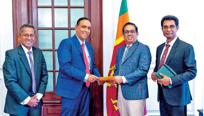 SMIB contributes Rs. 5 m to ‘Rebuilding Sri Lanka’ Fund
