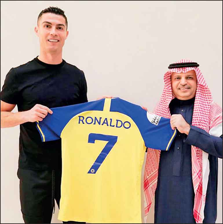 Cristiano Ronaldo Al Nassr Shirt 2023 Home Jersey Yellow