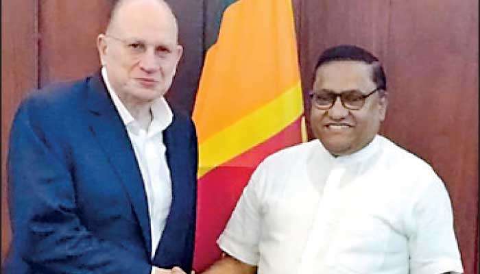 Sir Mark Tucker calls on Foreign Minister