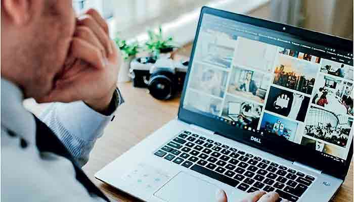 Disrupted digital agora