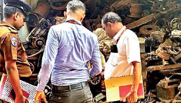 Customs finds metal scrap in export container declared as rice