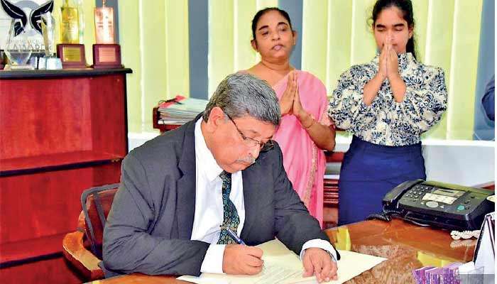 Rasika Peiris assumes duties as new Commissioner General of Elections 