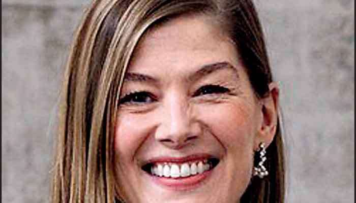 Rosamund Pike visits Sri Lanka as landmine clearance reaches 1 m