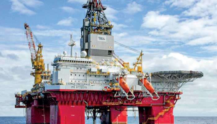 Oil holds near $100 as Middle East conflict fuels supply fears