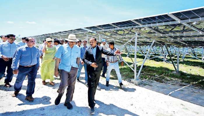 Indian High Commissioner visits hybrid power project in Delft Island