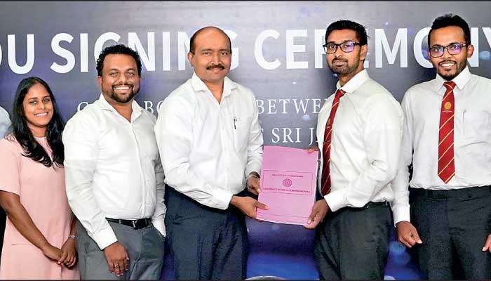 Browns signs pioneering Industrial Digitalisation MoU with Sri Jayewardenepura Uni.