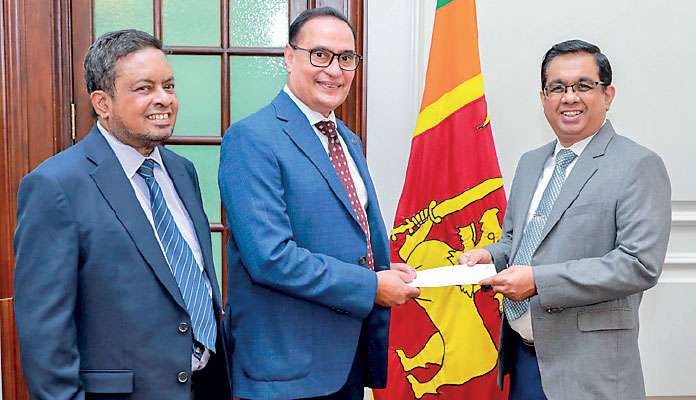 SLIIT donates  Rs. 20 m to “Rebuilding Sri Lanka” Fund