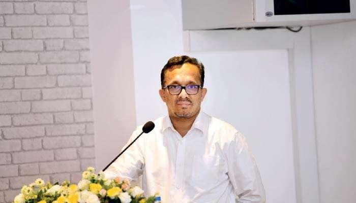 Minister Sunil Handunnetti leads strategic meeting with Export Development Officers