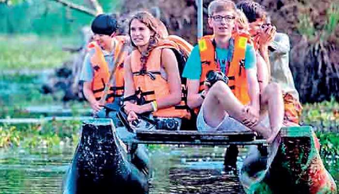 Sri Lanka welcomes over 100,000 tourists in first 23 days of April