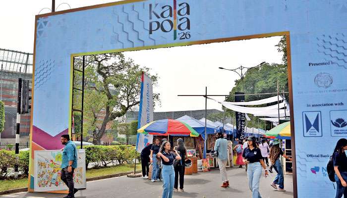 Kala Pola 33rd Edition draws art lovers to Colombo