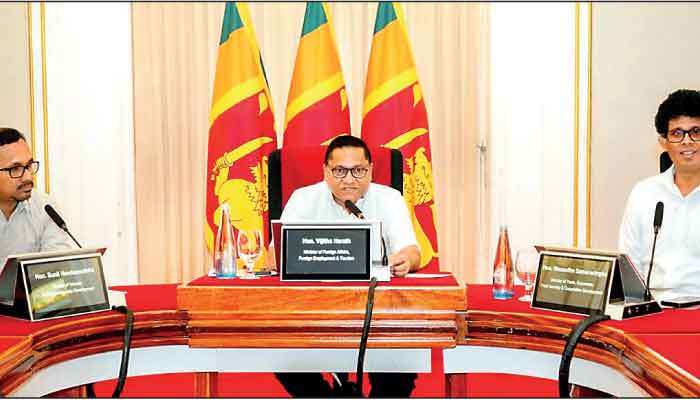 Joint briefing session for diplomatic missions abroad to boost investments, exports