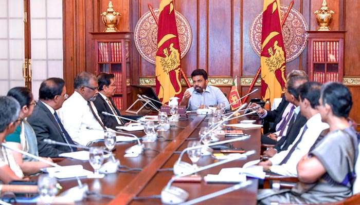 President calls for strengthening of financial system