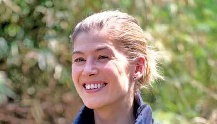 Rosamund Pike visits Sri Lanka as mine clearance reaches one-million milestone