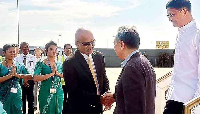 Chinese Foreign Minister makes transit stop in Sri Lanka