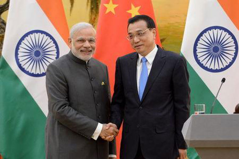 Indian Prime Minister Modi shakes hands with Chinese Premier Li during a news conference at the Great Hall of the People in Beijing