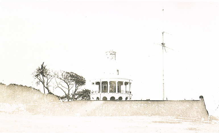 First-light-house-at-Galle-Buck-in-Fort