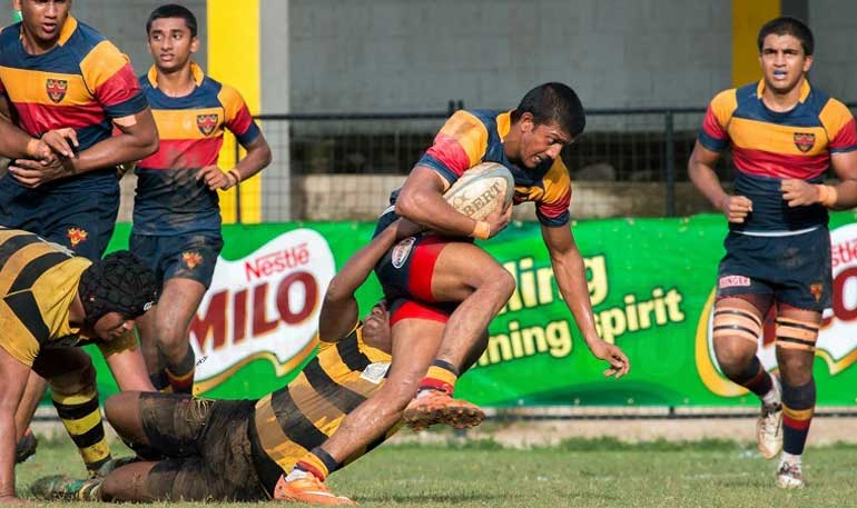 Outside-lead-1-Trinity-flanker-Rukshan-Dhammapala-in-attack-against-D.S