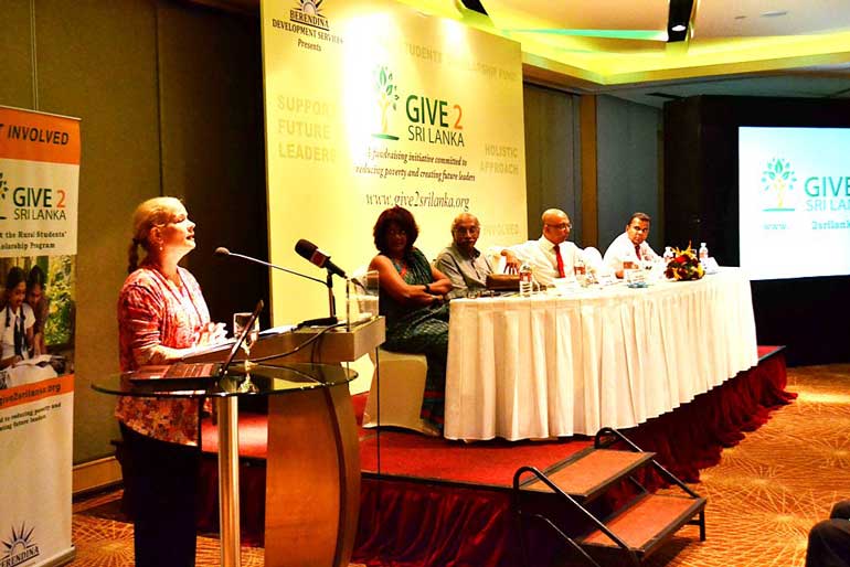 Give2Srilanka--Lianne-addressing-the-gathering