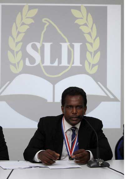 Outside-lead-1-SLII-agm-2015