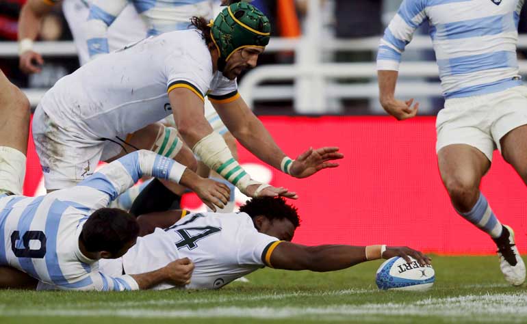 South Africa's Mvovo scores a try under pressure from Argentina's Landajo and next to teammate Matfield during their rugby union test match in Buenos Aires