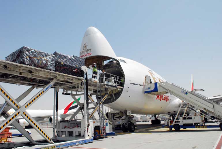 lead-Emirates-SkyCargo-747F-nose-loading