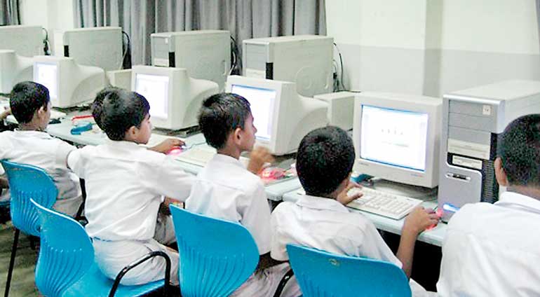 Children-using-computers
